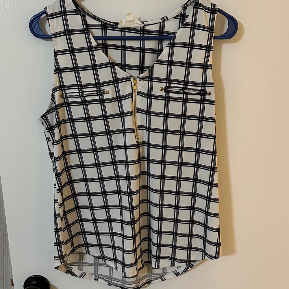 Chic Checkered Sleeveless Blouse - Black and White